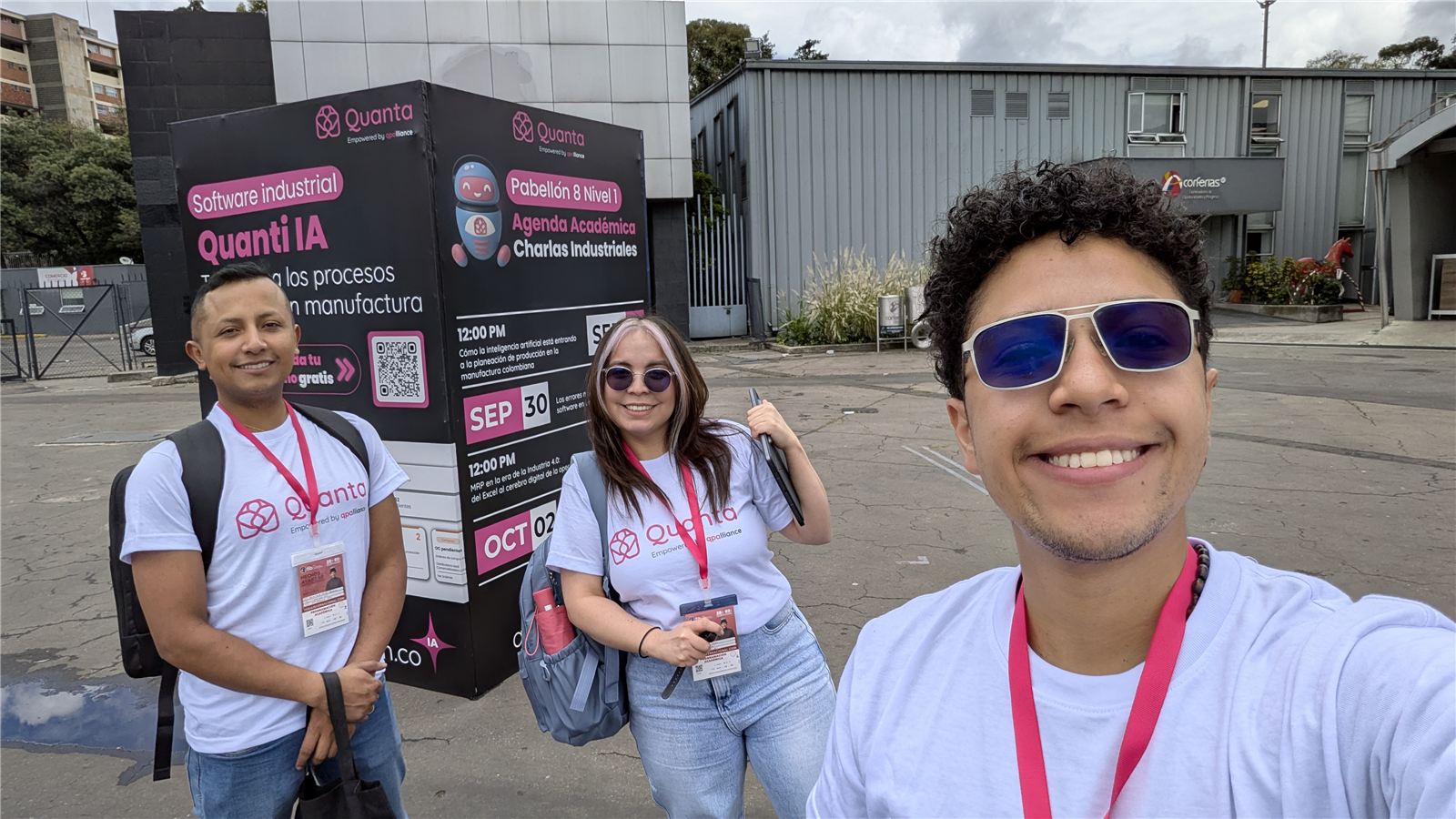 Equipo de Quanta mostrando el software en la Feria Internacional Industrial de Bogotá 2026