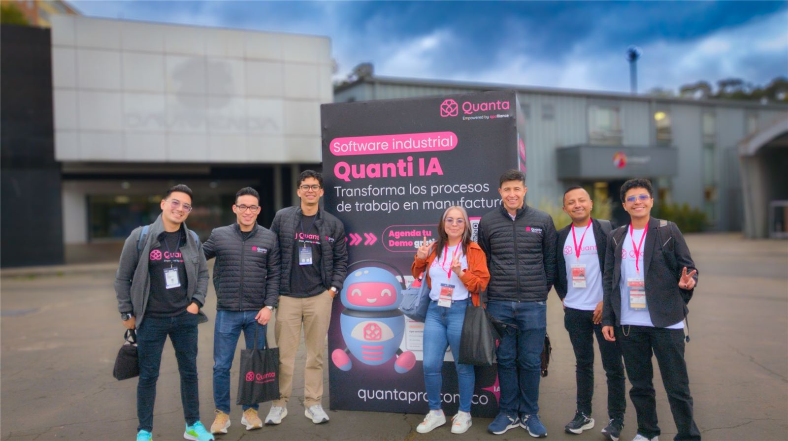 Equipo Quanta frente al stand de Quanti IA en la FIB 2026