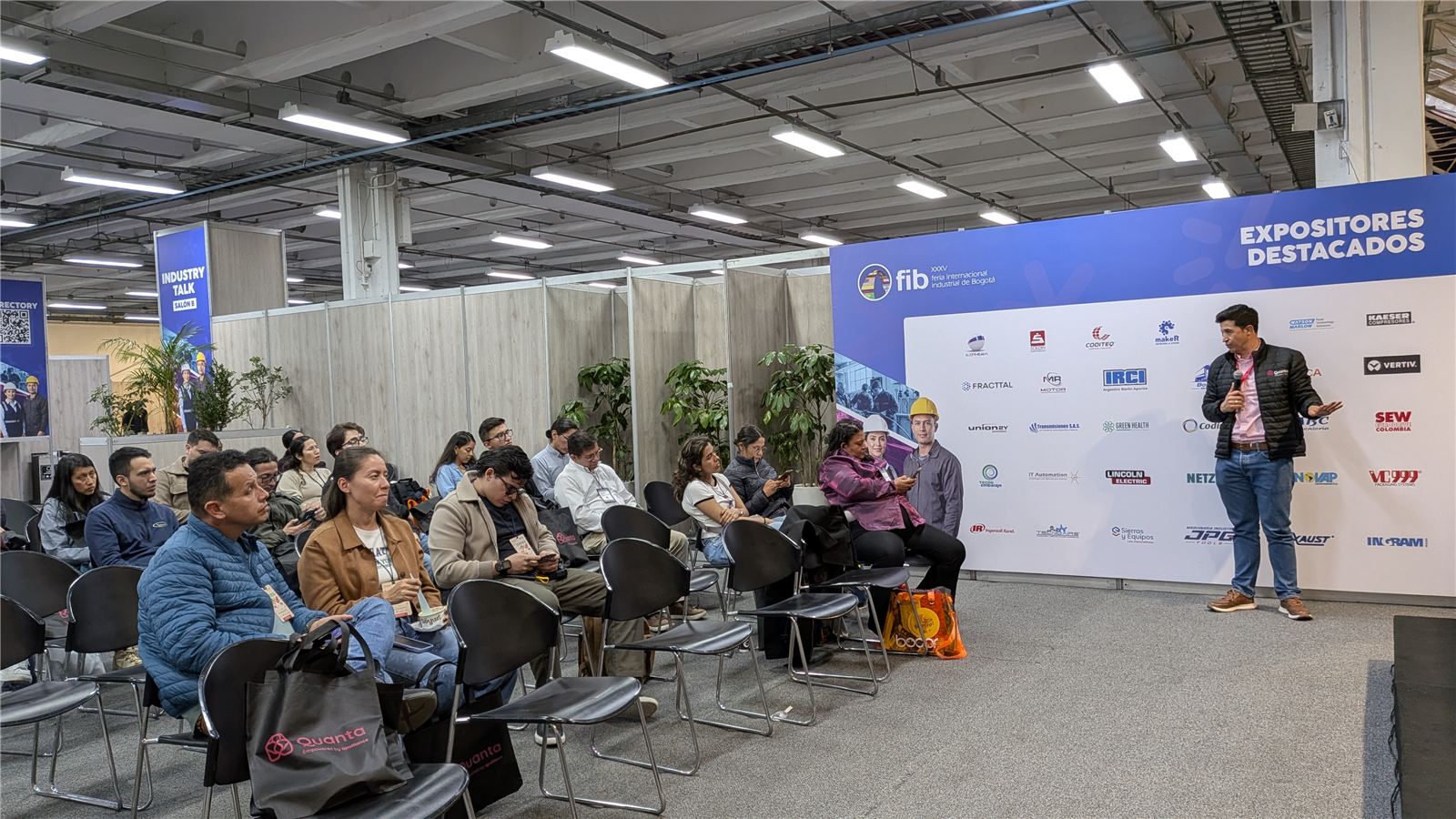 Asistentes a la charla de Quanta sobre software industrial en la FIB 2026
